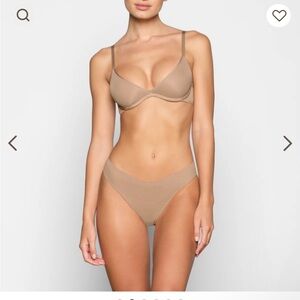 SKIMS WEIGHTLESS SCOOP BRA - 1982 size 32A Clay‎